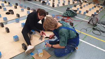 Reparatur Bodenturnfläche Montreal 2026, Schaumstoffwürfel lösen